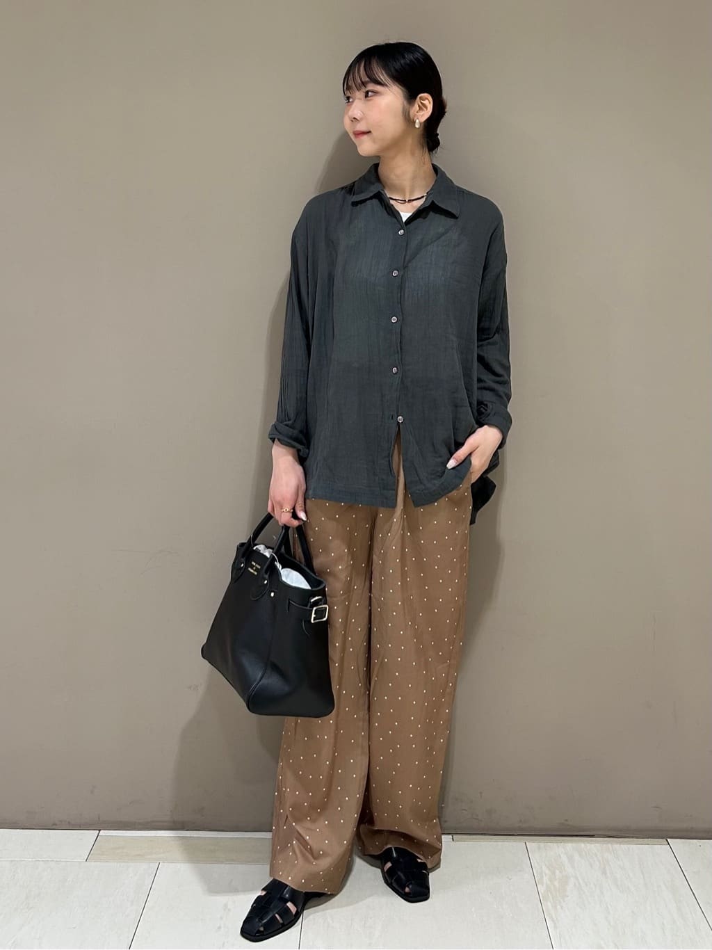 FREAK’S STOREのインド シングルガーゼシャツを使ったコーディネートを紹介します。｜Rakuten Fashion(楽天ファッション／旧楽天ブランドアベニュー)7167268