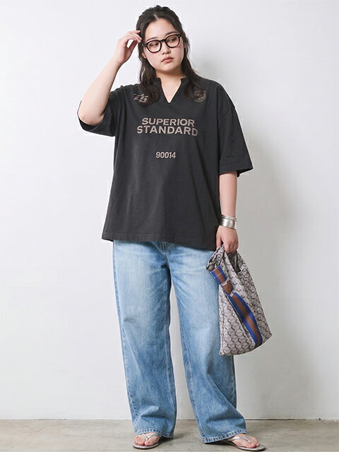 CHIC STYLEの綿100%ワイドルーズデニムパンツ<大きいサイズ有>シックスタイルを使ったコーディネートを紹介します。｜Rakuten Fashion(楽天ファッション／旧楽天ブランドアベニュー)7170429