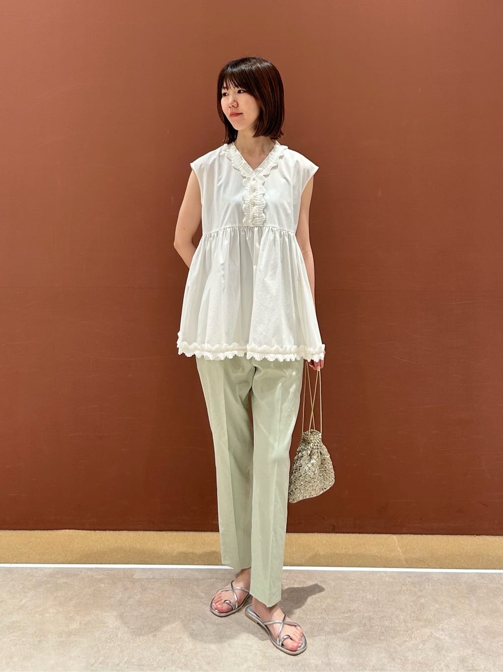 UNITED ARROWS LTD. OUTLET | タックプリーツフリル Vネック