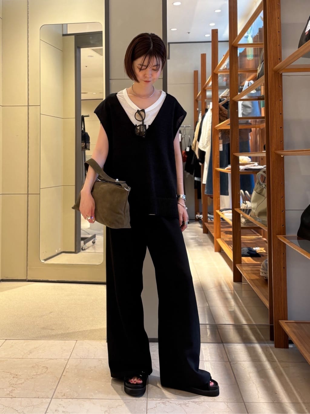 GALLARDAGALANTEの【累計販売1万枚超!】【美脚パンツ】ワイドドロストパンツを使ったコーディネートを紹介します。｜Rakuten Fashion(楽天ファッション／旧楽天ブランドアベニュー)7173133
