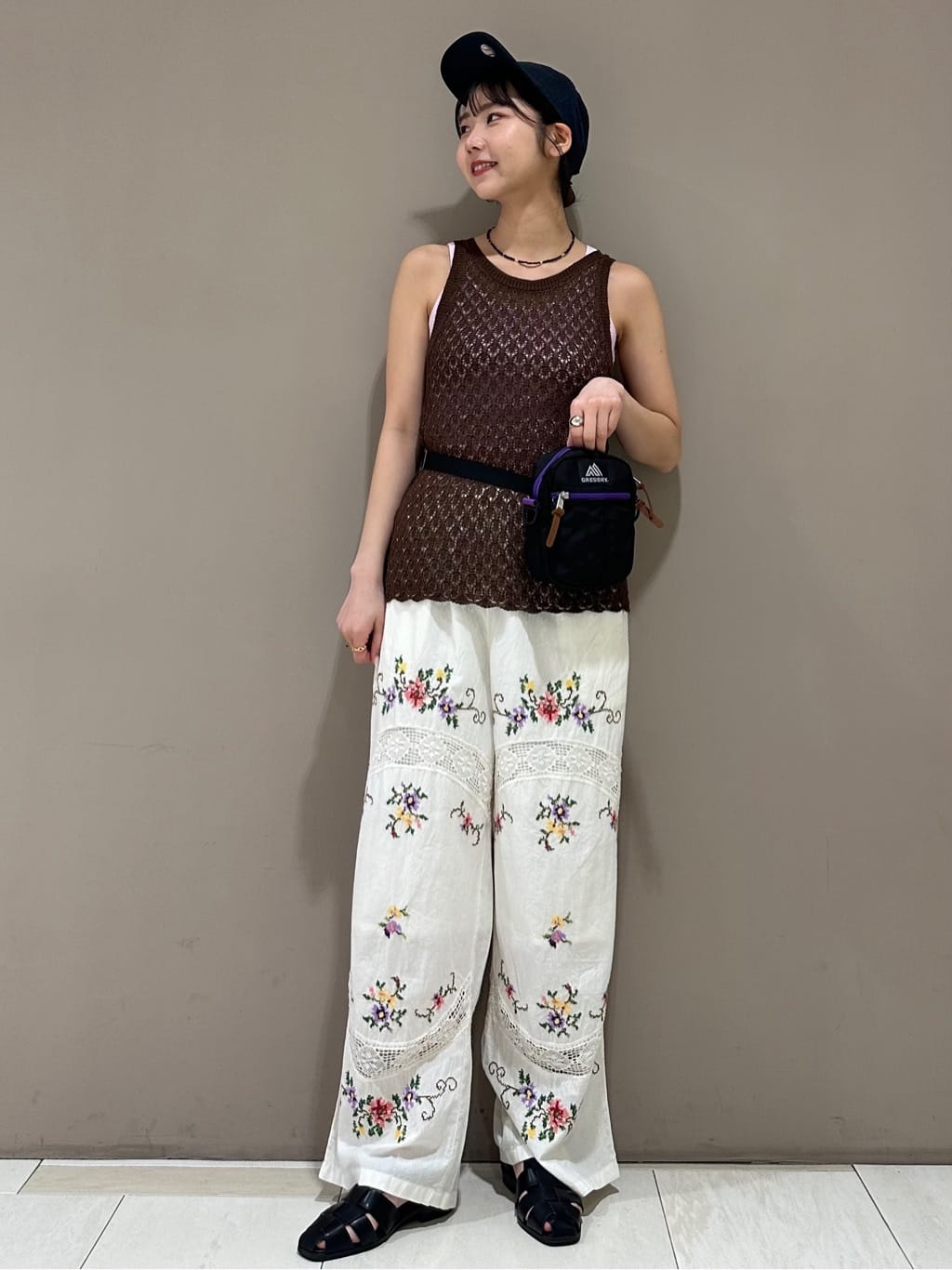 FREAK’S STOREの透かし編み ニットタンクトップ/サマーニットを使ったコーディネートを紹介します。｜Rakuten Fashion(楽天ファッション／旧楽天ブランドアベニュー)7175420