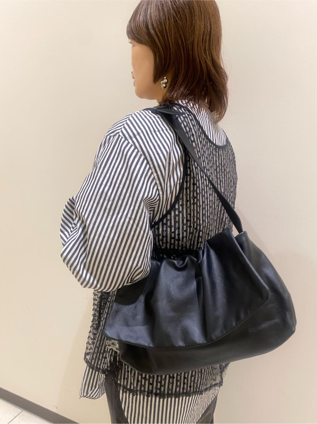 ear PAPILLONNERのレザーフラップショルダーバッグを使ったコーディネートを紹介します。｜Rakuten Fashion(楽天ファッション／旧楽天ブランドアベニュー)7177386