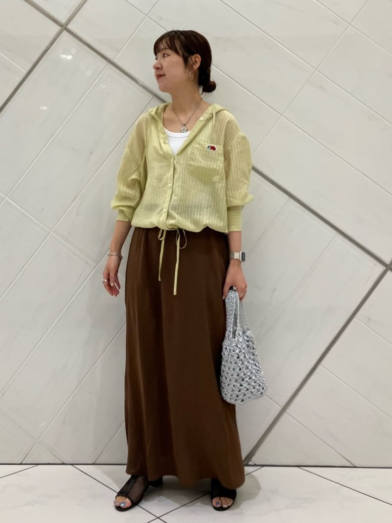 FREAK’S STOREのナロースカートを使ったコーディネートを紹介します。｜Rakuten Fashion(楽天ファッション／旧楽天ブランドアベニュー)7177275