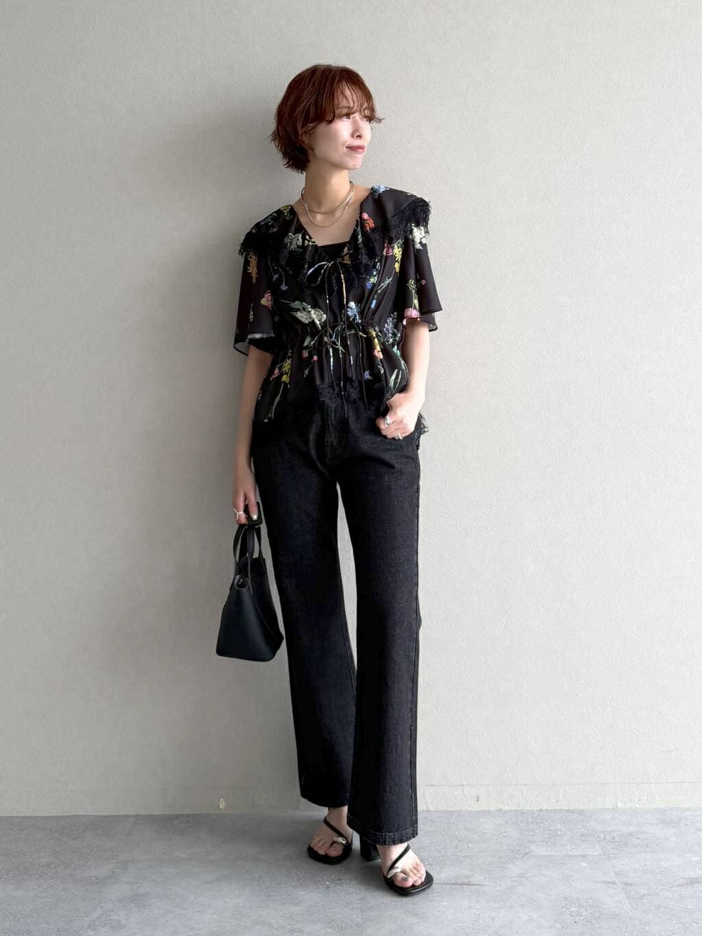 mysty womanのボタニカルプリントフリルカラーブラウスを使ったコーディネートを紹介します。｜Rakuten Fashion(楽天ファッション／旧楽天ブランドアベニュー)7178326