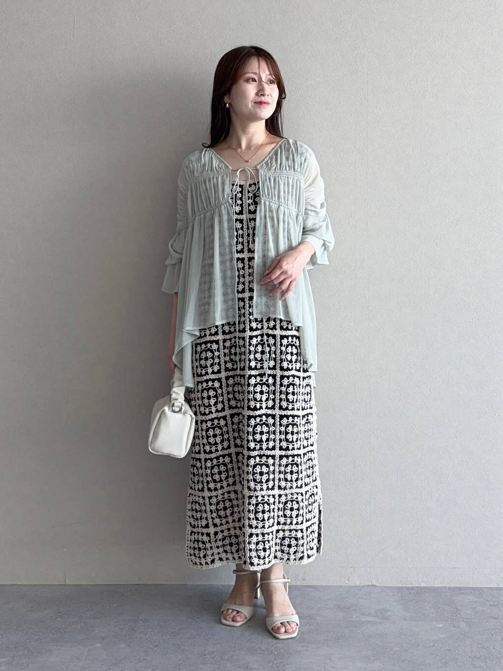 mysty womanのフロントリボンシャーリングブラウスを使ったコーディネートを紹介します。｜Rakuten Fashion(楽天ファッション／旧楽天ブランドアベニュー)7178418