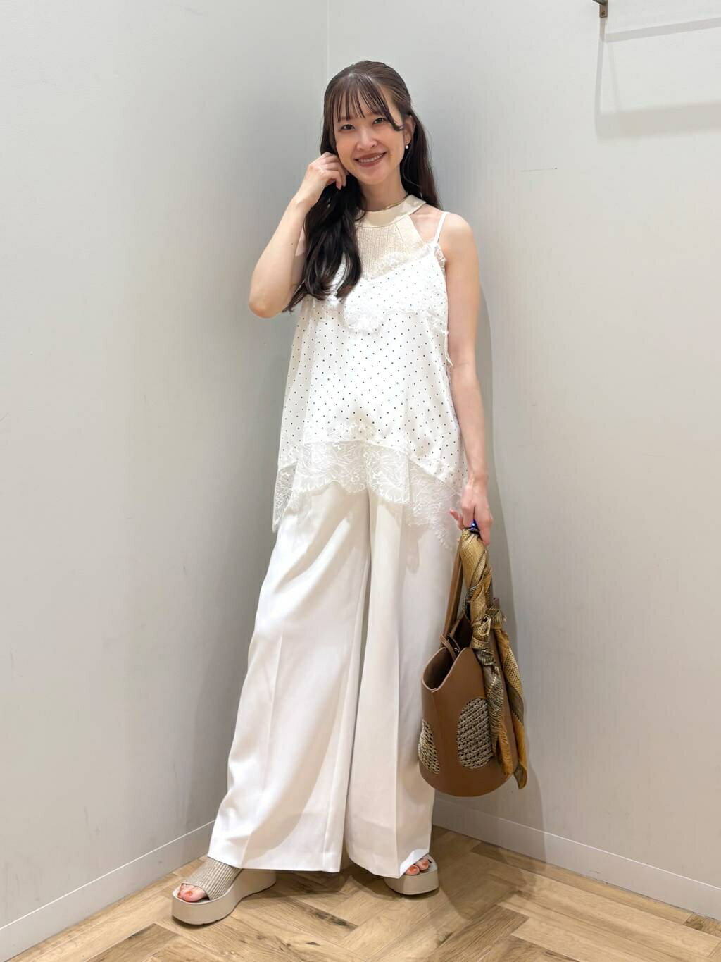 mysty womanのイレヘムキャミチュニックを使ったコーディネートを紹介します。｜Rakuten Fashion(楽天ファッション／旧楽天ブランドアベニュー)7178437