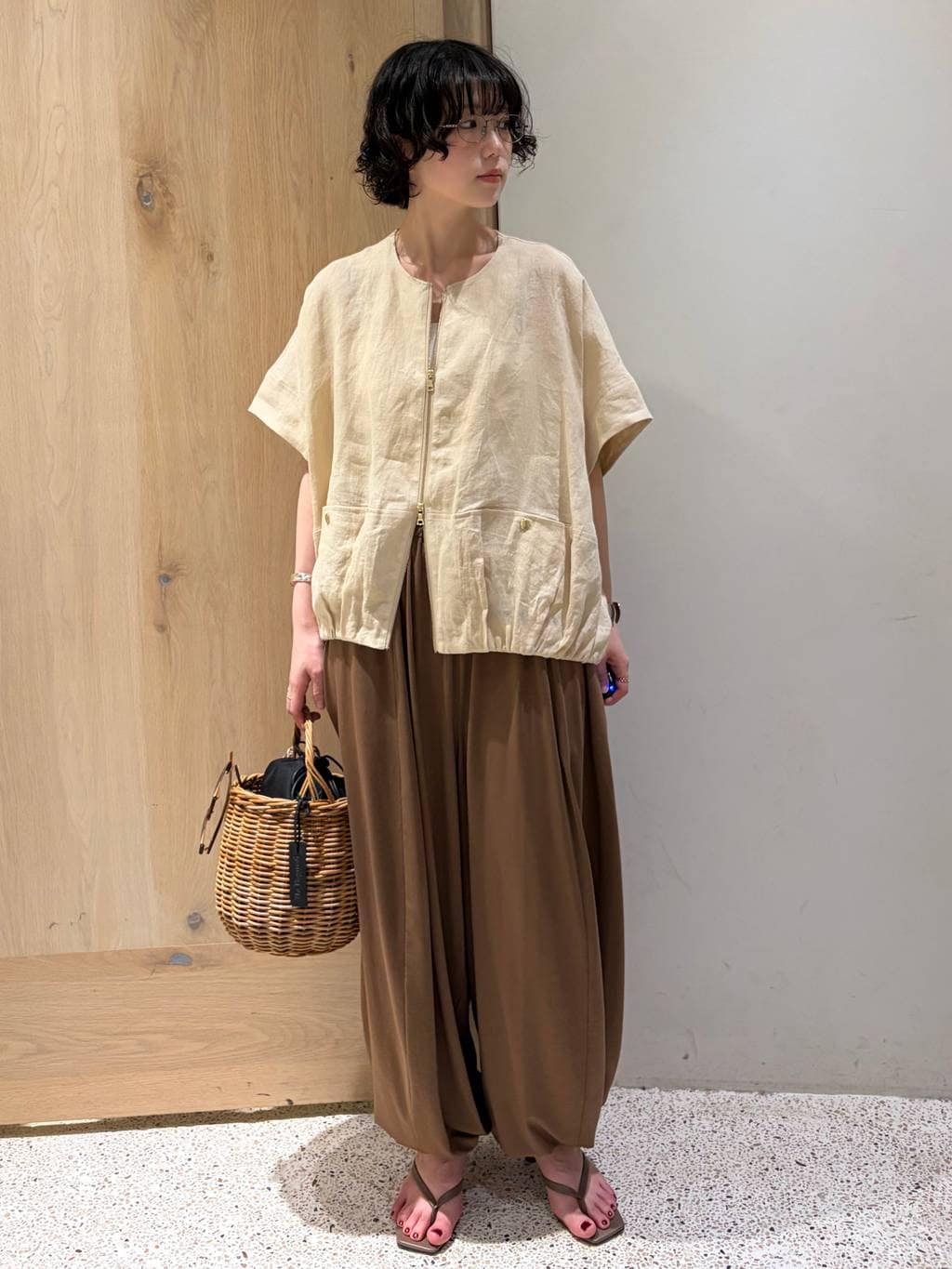 Curensologyのフレンチリネンジップブラウスを使ったコーディネートを紹介します。｜Rakuten Fashion(楽天ファッション／旧楽天ブランドアベニュー)7178505