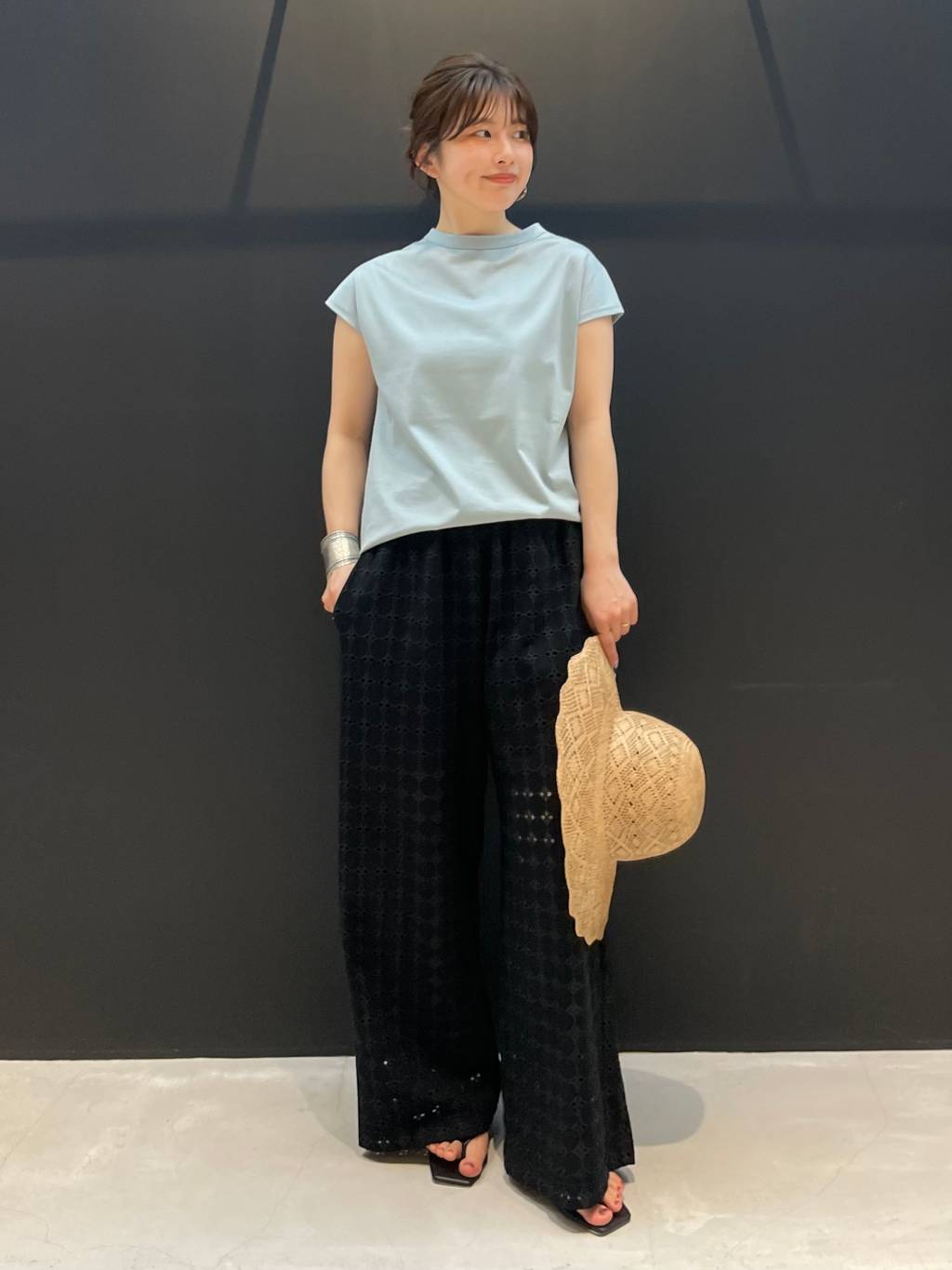 Curensologyのノースリーブプルオーバーを使ったコーディネートを紹介します。｜Rakuten Fashion(楽天ファッション／旧楽天ブランドアベニュー)7178509