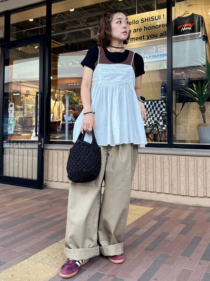 FREAK’S STOREの別注 サスペンダー付き ビッグ 2タック ツイルパンツ<セットアップ対応>/チノパンツ/チノ サロペ/サロペットを使ったコーディネートを紹介します。｜Rakuten Fashion(楽天ファッション／旧楽天ブランドアベニュー)7180400