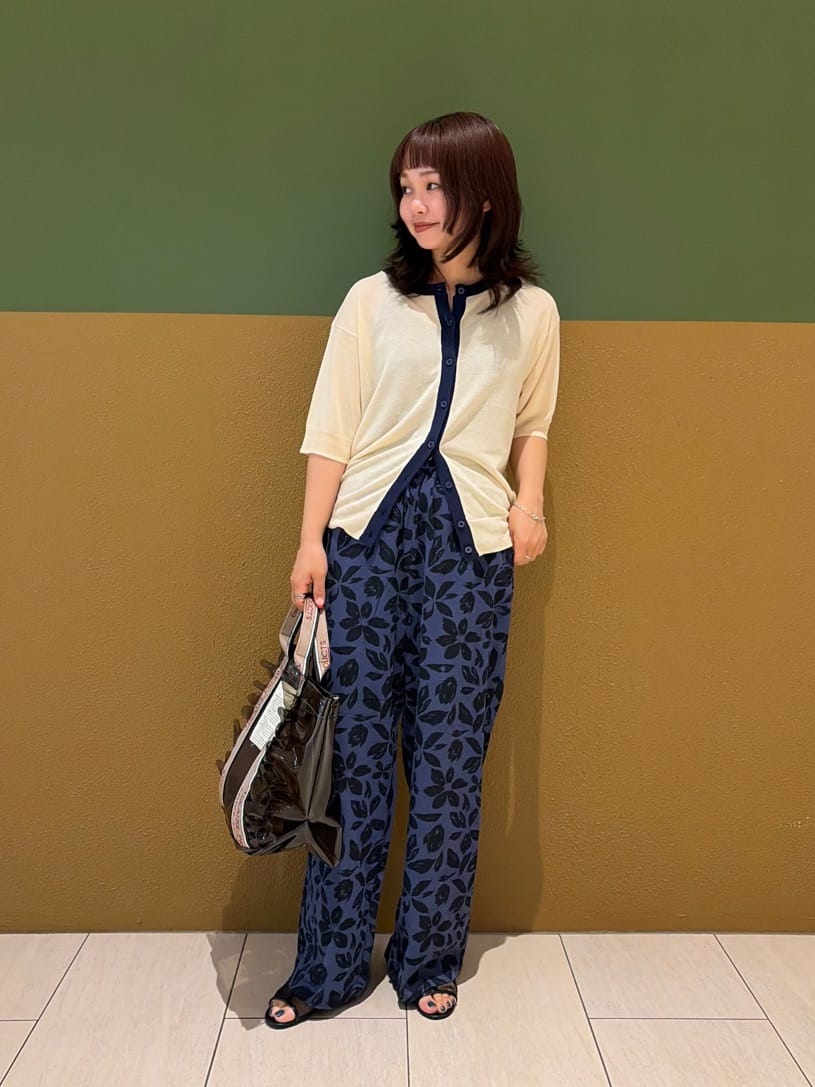 FREAK’S STOREの別注 シアー配色ニットカーディガン/リネンタッチを使ったコーディネートを紹介します。｜Rakuten Fashion(楽天ファッション／旧楽天ブランドアベニュー)7181637
