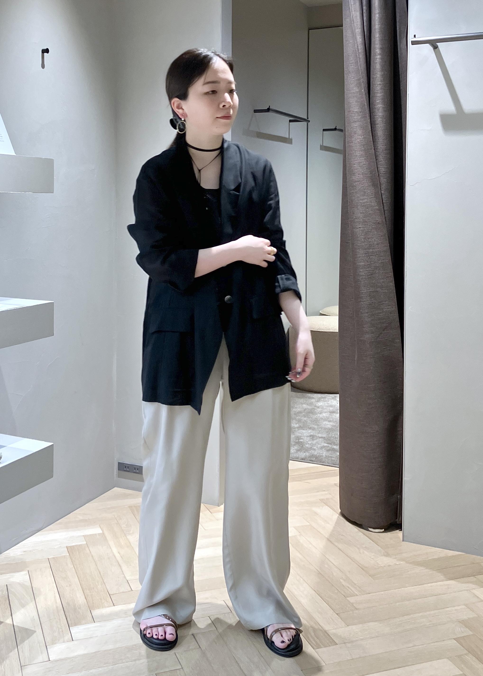 SALON adam et rope'のCafissiチョーカー付きノースリーブプルオーバー / セットアップ対応を使ったコーディネートを紹介します。｜Rakuten Fashion(楽天ファッション／旧楽天ブランドアベニュー)7207924