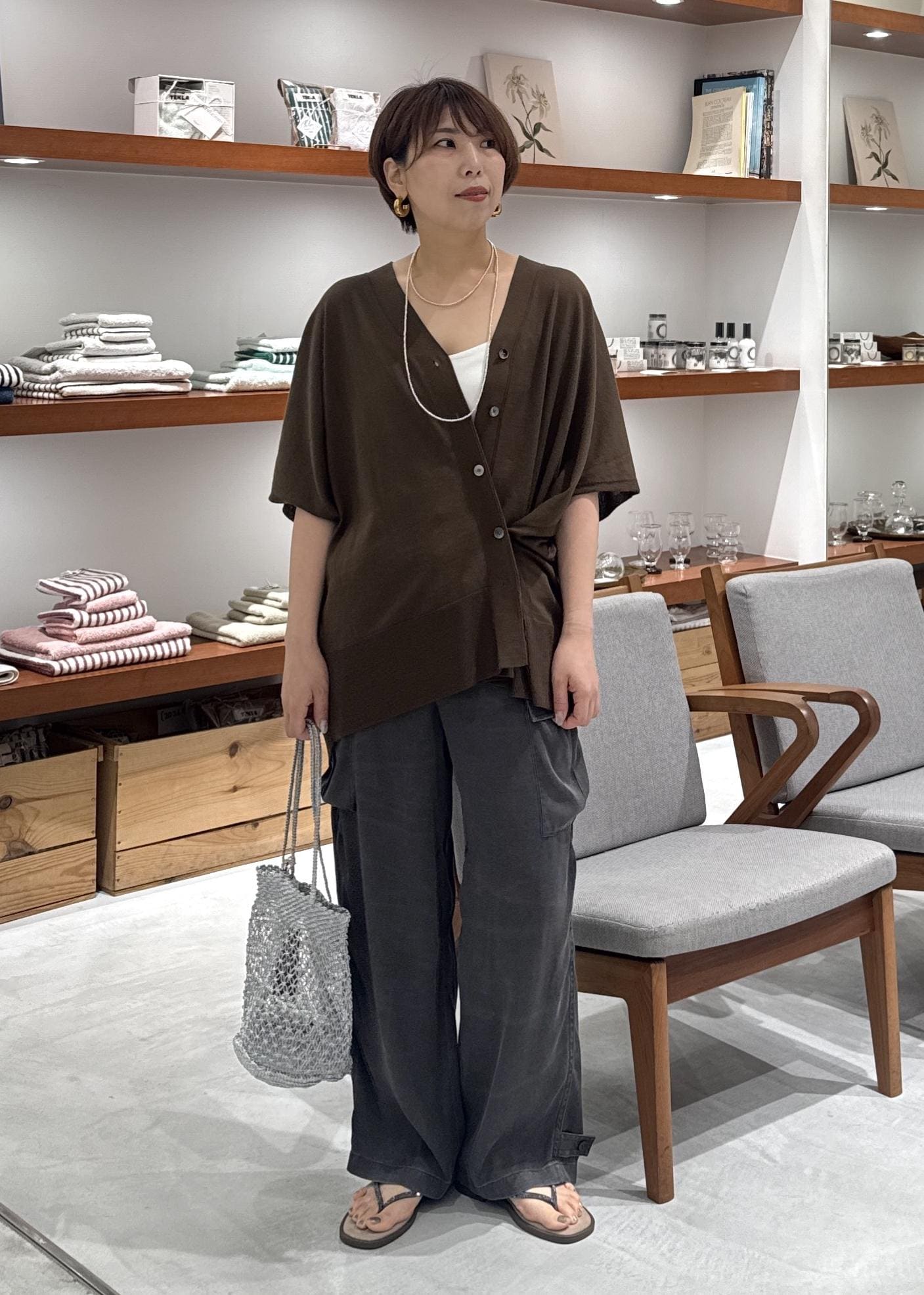 SALON adam et rope'のコットンアセテートニュアンスカーディガンを使ったコーディネートを紹介します。｜Rakuten Fashion(楽天ファッション／旧楽天ブランドアベニュー)7207809