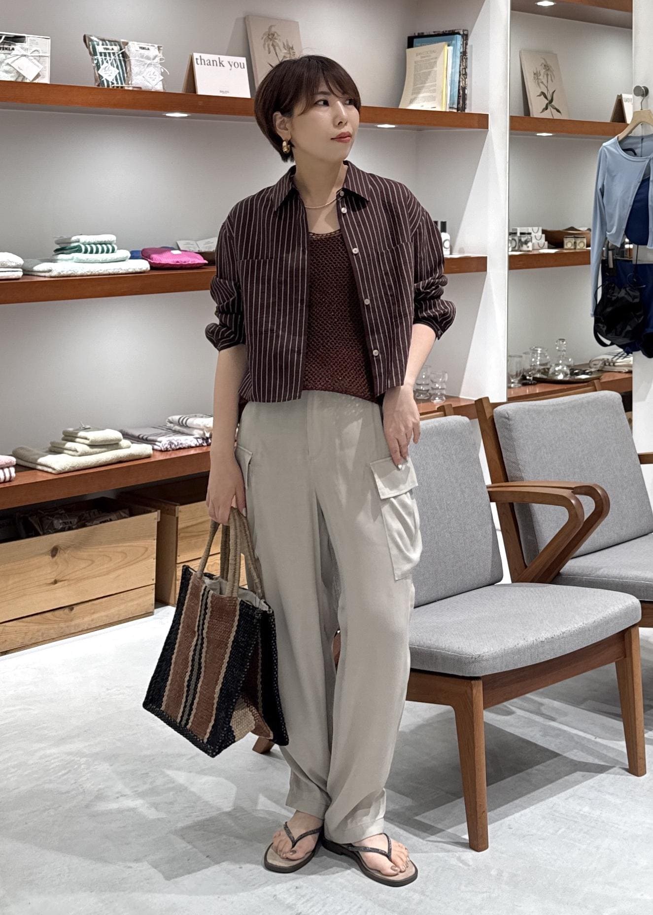 SALON adam et rope'のACAR クロップドストライプシャツを使ったコーディネートを紹介します。｜Rakuten Fashion(楽天ファッション／旧楽天ブランドアベニュー)7207406
