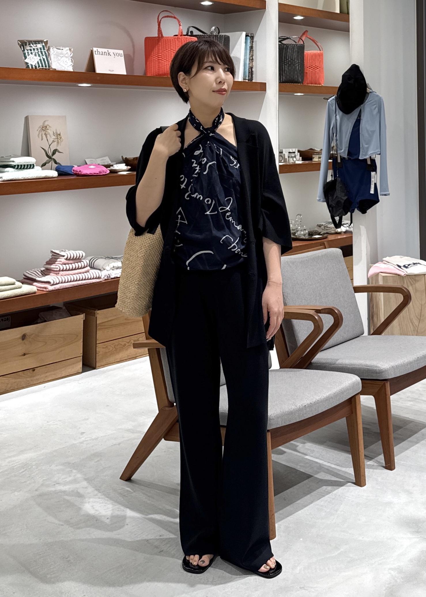 SALON adam et rope'のクールニットエフォートレスパンツ / セットアップ対応を使ったコーディネートを紹介します。｜Rakuten Fashion(楽天ファッション／旧楽天ブランドアベニュー)7228495