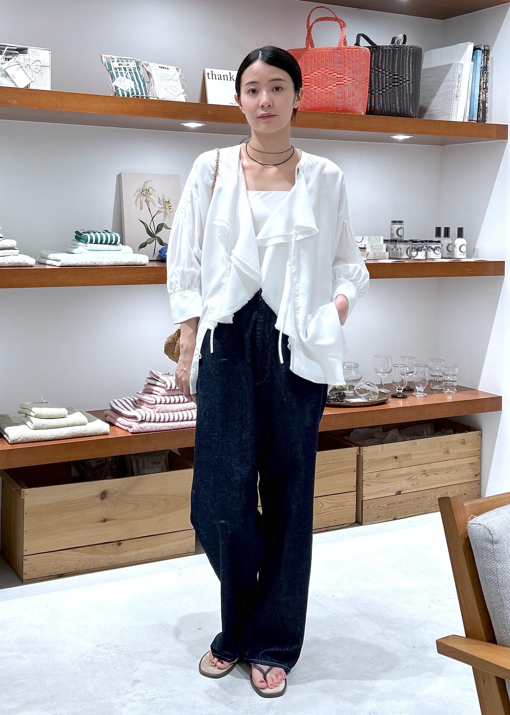 SALON adam et rope' | デニムラッフルフリルブラウス | Rakuten