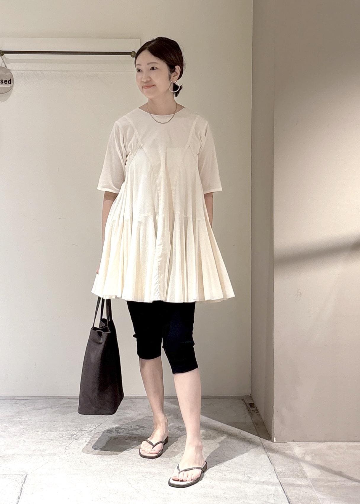 SALON adam et rope'の【AAYUSHI(アユーシ) for SALON】別注ボリュームフレアハーフスリーブワンピースを使ったコーディネートを紹介します。｜Rakuten Fashion(楽天ファッション／旧楽天ブランドアベニュー)7262574
