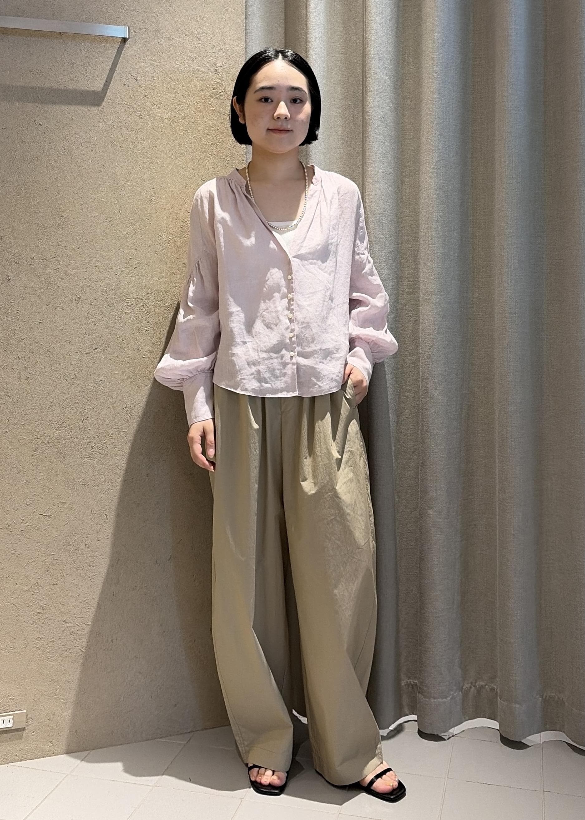 SALON adam et rope'のウォーターリペレントイージーカービーパンツ / 撥水加工を使ったコーディネートを紹介します。｜Rakuten Fashion(楽天ファッション／旧楽天ブランドアベニュー)7262483