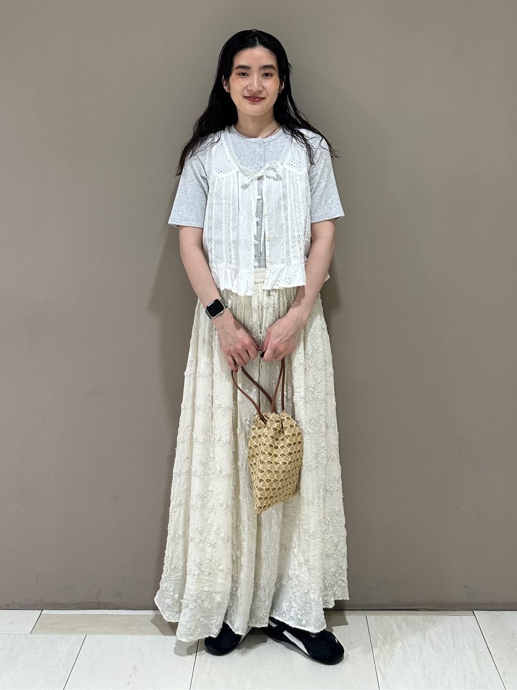 FREAK’S STOREのインド 3D刺繍 花柄スカートを使ったコーディネートを紹介します。｜Rakuten Fashion(楽天ファッション／旧楽天ブランドアベニュー)7185679