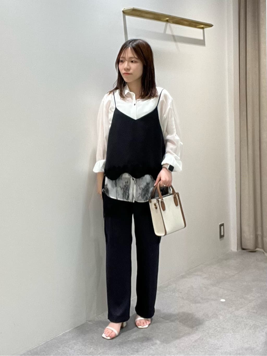 conte アシンメトリー　レース　キャミソール conte キャミソール 「conte」アシンメトリー レース キャミソール