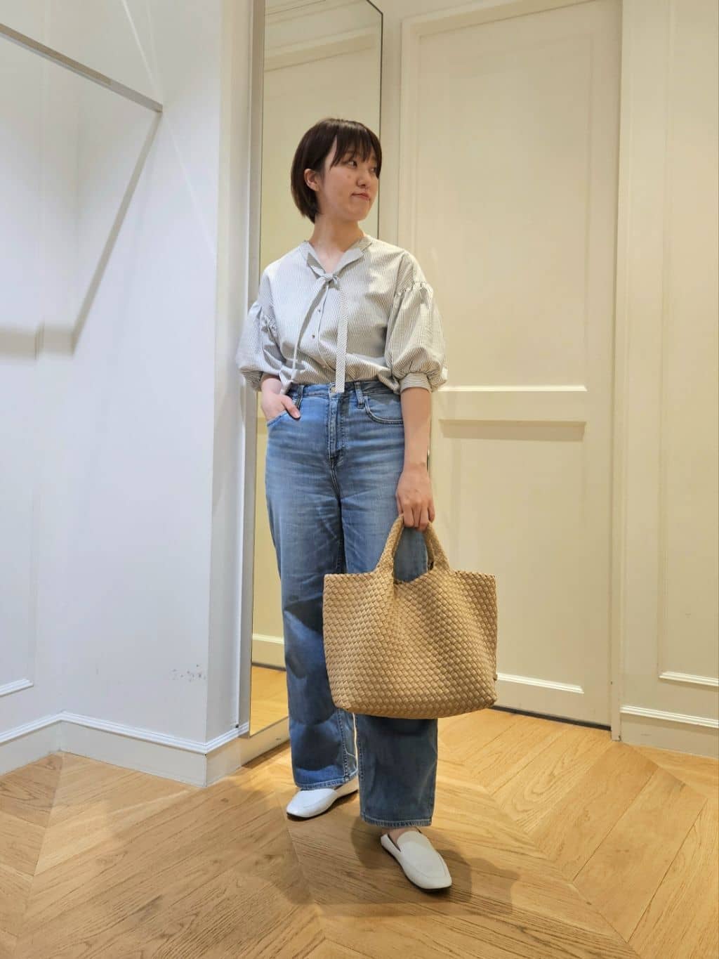 allurevilleのサッカーストライプパフスリーブブラウスを使ったコーディネートを紹介します。｜Rakuten Fashion(楽天ファッション／旧楽天ブランドアベニュー)7186947