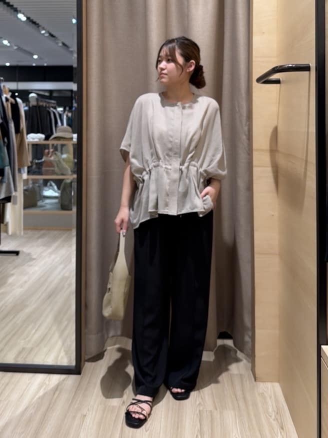 Jena espace merveilleuxの【SNSで話題!高レビュー多数】【2サイズ展開】トロミイージーパンツを使ったコーディネートを紹介します。｜Rakuten Fashion(楽天ファッション／旧楽天ブランドアベニュー)7187669