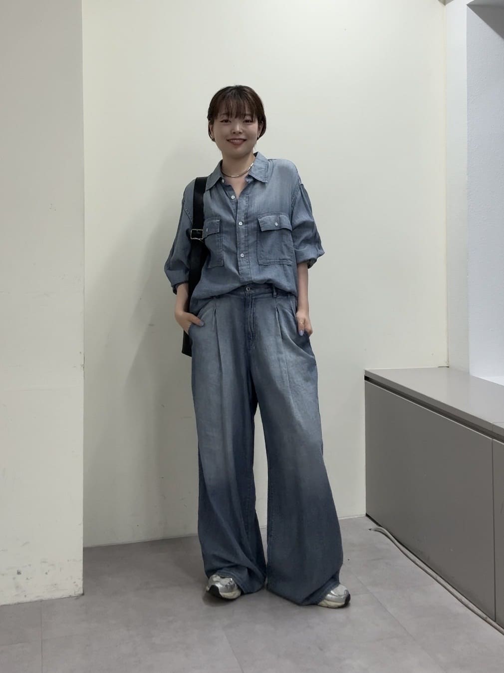 GALLARDAGALANTEの【驚くほど軽い!】シアーデニムシャツを使ったコーディネートを紹介します。｜Rakuten Fashion(楽天ファッション／旧楽天ブランドアベニュー)7187757