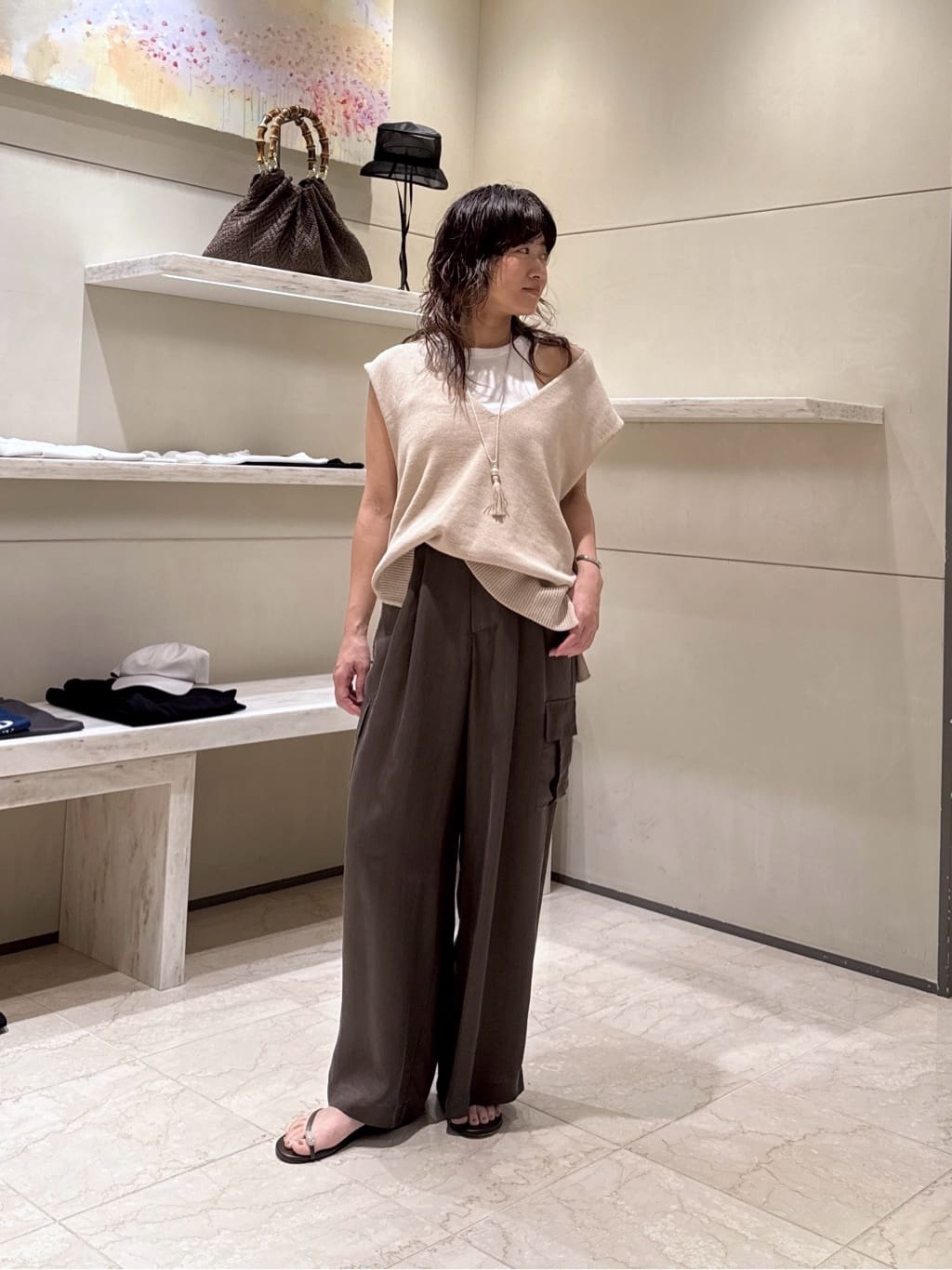 GALLARDAGALANTEのサイドスリットニットを使ったコーディネートを紹介します。｜Rakuten Fashion(楽天ファッション／旧楽天ブランドアベニュー)7187848