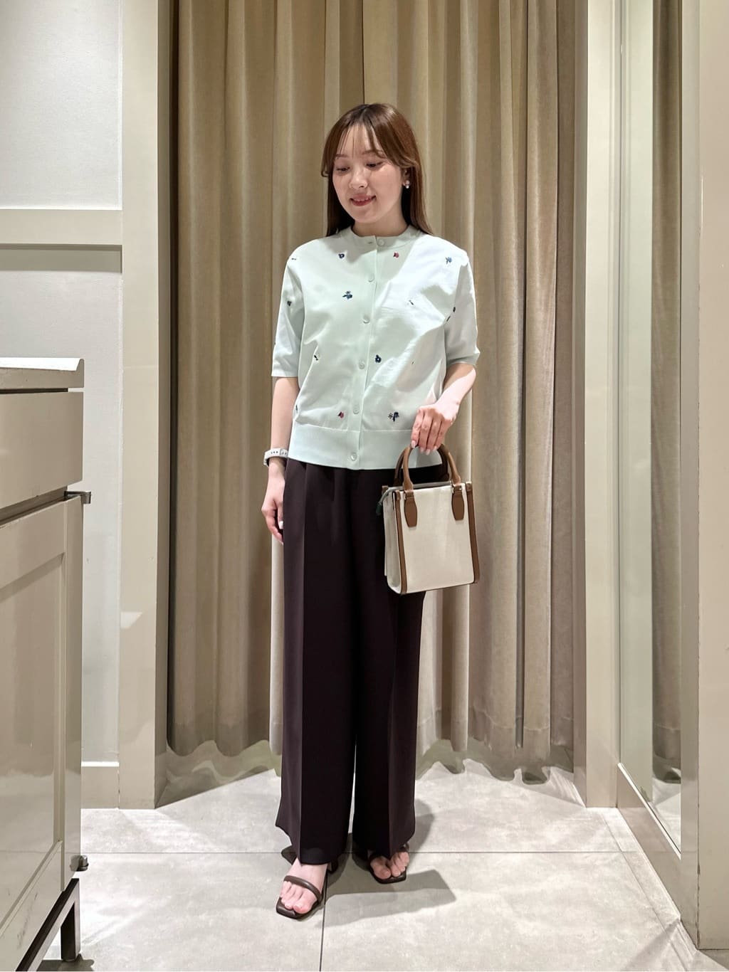 UNITED ARROWS | フラワー エンブロイダリー ショートスリーブ UNITED ARROWS | フラワー エンブロイダリー ショートスリーブ