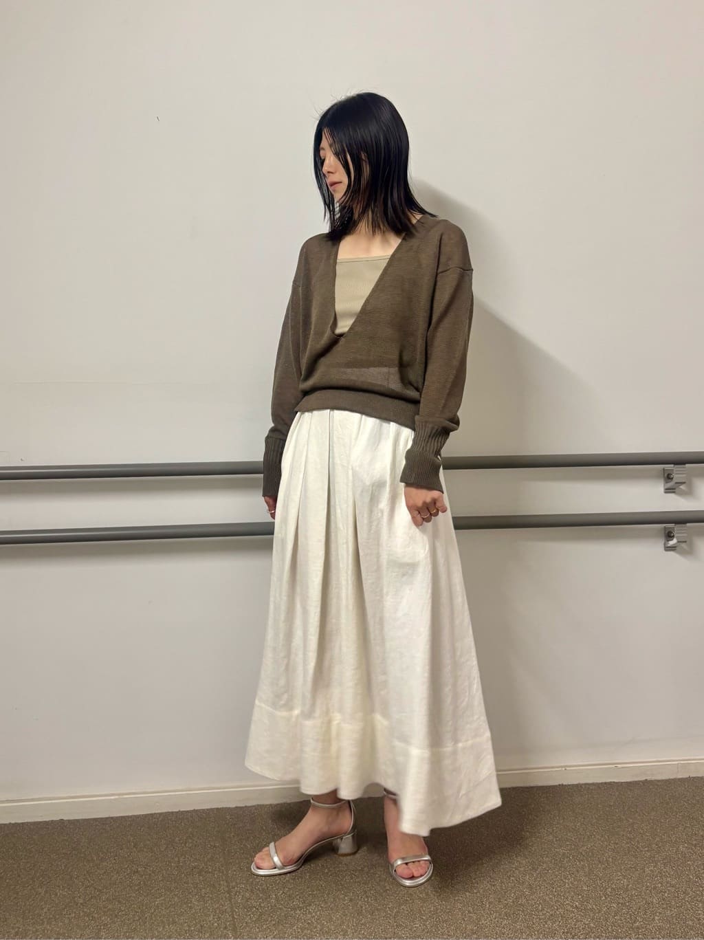 conte ディープVネックプルオーバーニット ベージュ UNITED ARROWS LTD. OUTLET | <conte>ディープVネック プルオーバー
