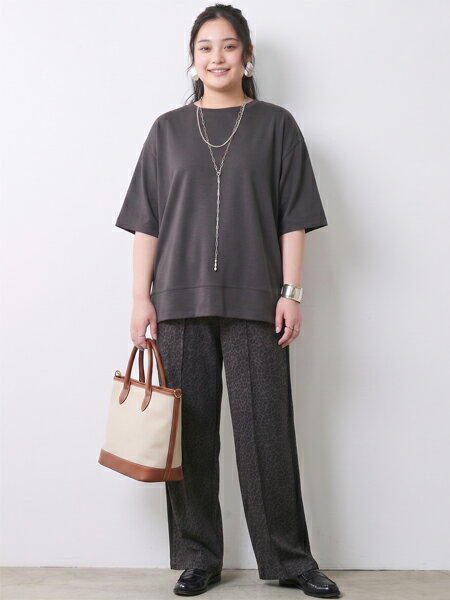 CHIC STYLEのリュックスコンフォートTシャツ<大きいサイズ有>シックスタイルを使ったコーディネートを紹介します。｜Rakuten Fashion(楽天ファッション／旧楽天ブランドアベニュー)7192137