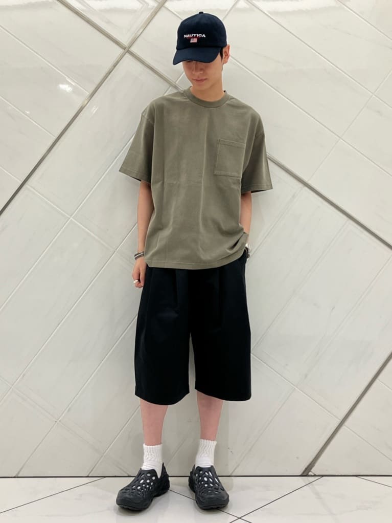 FREAK’S STOREのRED KAP × FREAK'S STORE / レッドキャップ別注 2TUCK WIDE BAGGY SHORTSを使ったコーディネートを紹介します。｜Rakuten Fashion(楽天ファッション／旧楽天ブランドアベニュー)7193439