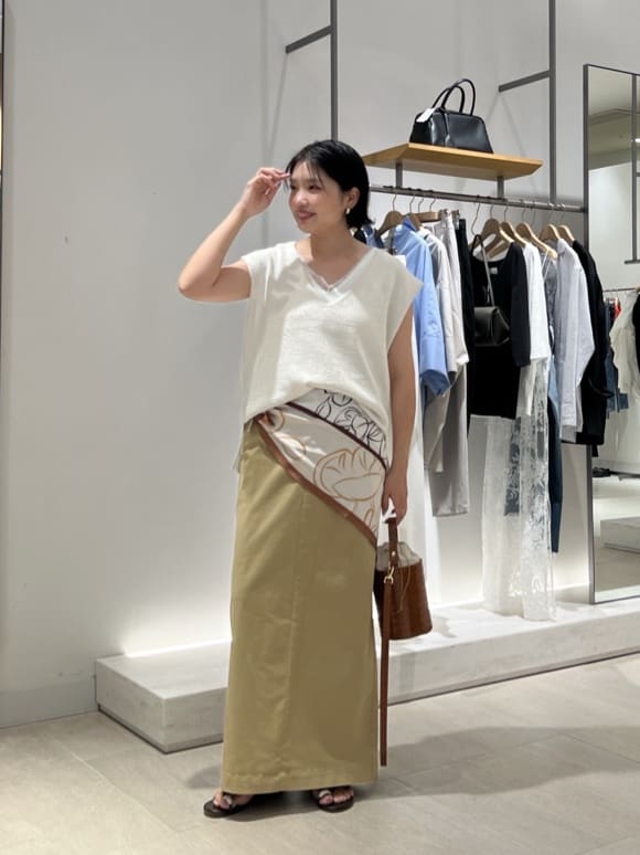 GALLARDAGALANTEのサイドスリットニットを使ったコーディネートを紹介します。｜Rakuten Fashion(楽天ファッション／旧楽天ブランドアベニュー)7193699