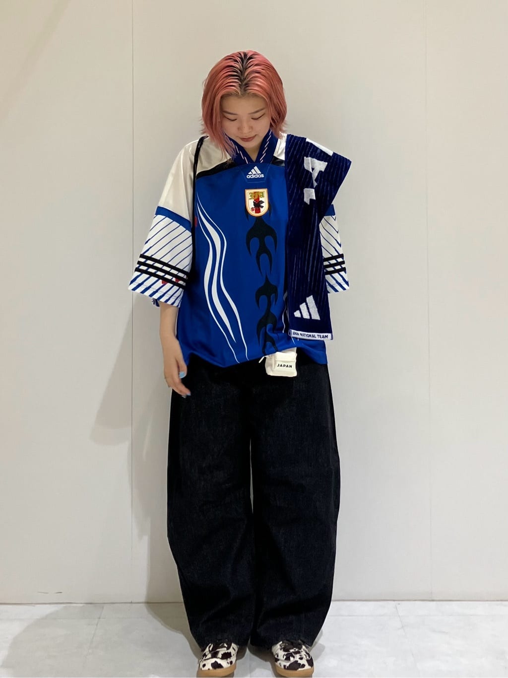 FREAK’S STOREのワイドシルエット カーブデニムパンツ ワンウォッシュ 25AWを使ったコーディネートを紹介します。｜Rakuten Fashion(楽天ファッション／旧楽天ブランドアベニュー)7194914