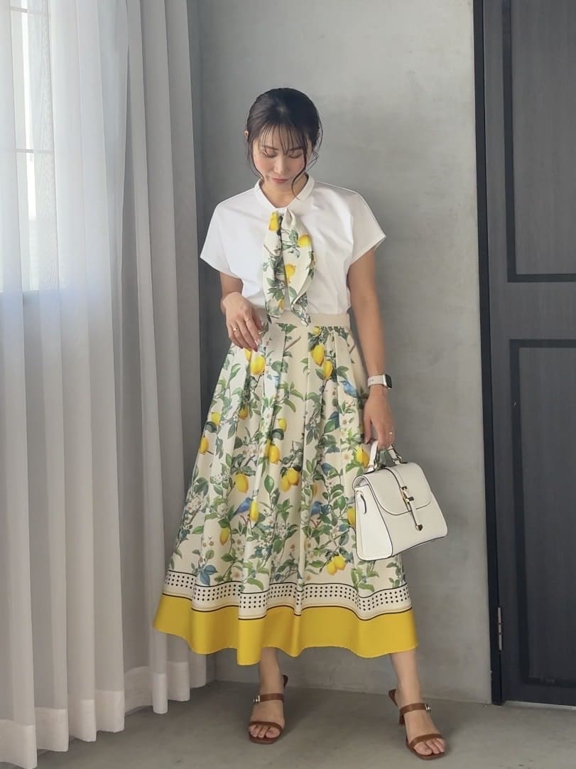 Viaggio Bluのレモンスカーフ付きカットソーを使ったコーディネートを紹介します。｜Rakuten Fashion(楽天ファッション／旧楽天ブランドアベニュー)7196301