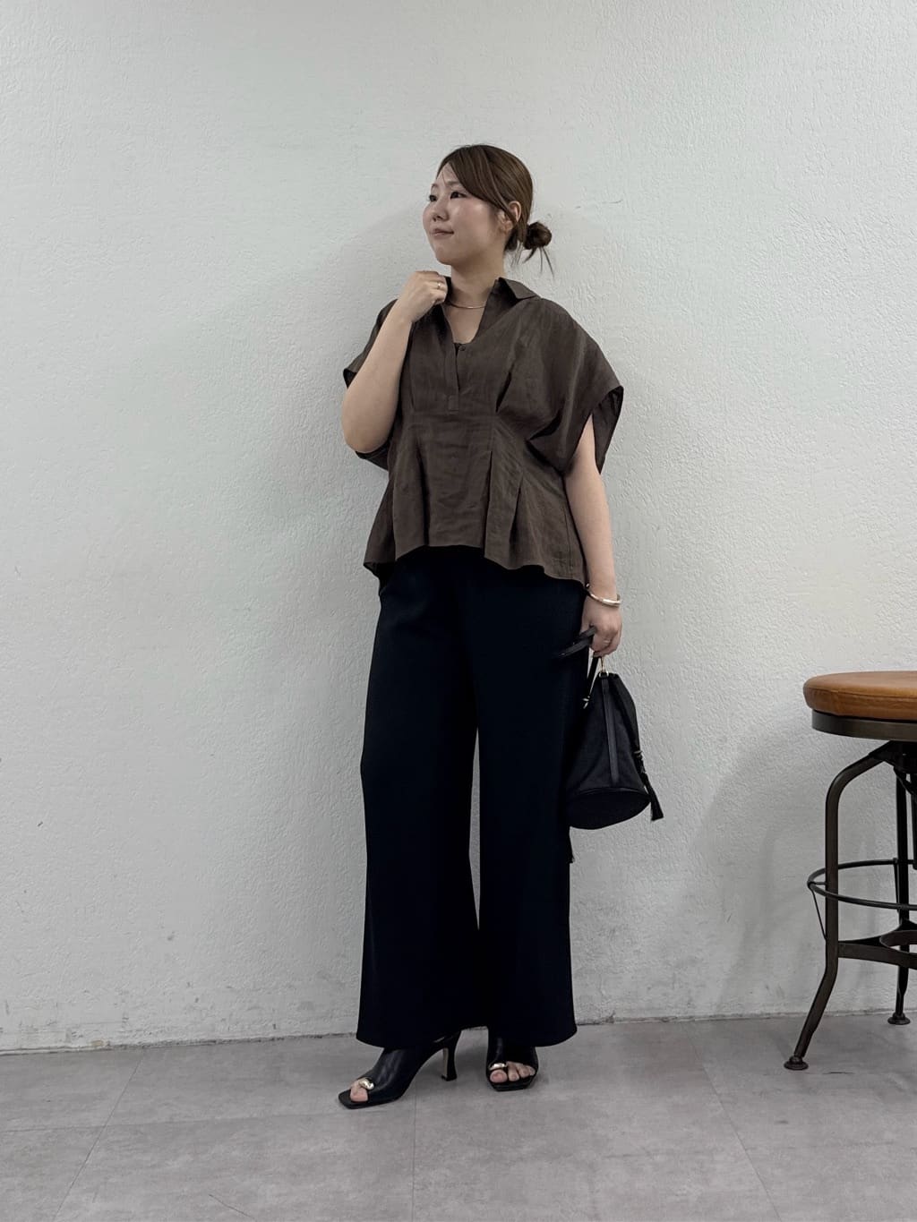 GALLARDAGALANTEのハーフスリーブウエストシェイプシャツを使ったコーディネートを紹介します。｜Rakuten Fashion(楽天ファッション／旧楽天ブランドアベニュー)7197016