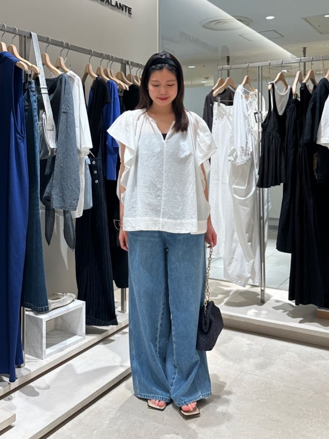 GALLARDAGALANTEの【Dhritie】ギャザースリーブブラウスを使ったコーディネートを紹介します。｜Rakuten Fashion(楽天ファッション／旧楽天ブランドアベニュー)7198479
