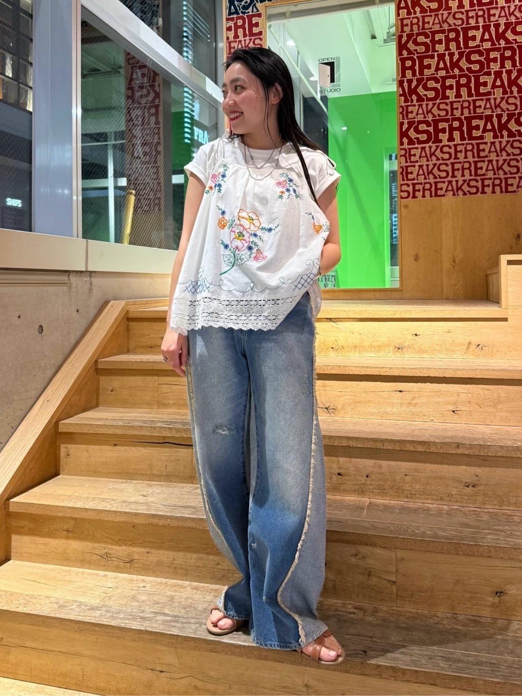 FREAK’S STOREのオイルカット加工クルーネック Tシャツ 26SSを使ったコーディネートを紹介します。｜Rakuten Fashion(楽天ファッション／旧楽天ブランドアベニュー)7199052