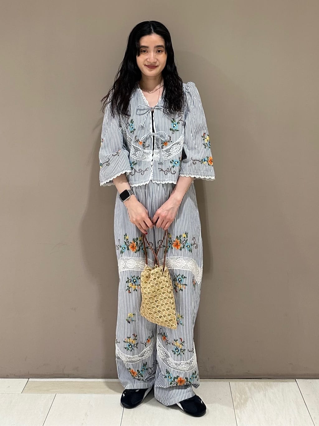 FREAK’S STOREのインド フラワー クロス刺繍 レース パンツを使ったコーディネートを紹介します。｜Rakuten Fashion(楽天ファッション／旧楽天ブランドアベニュー)7199959