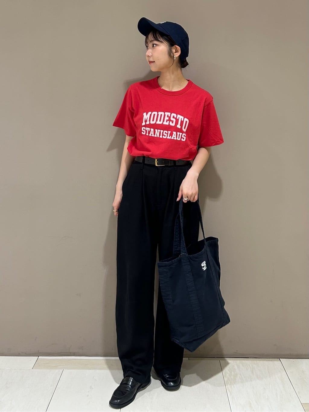 FREAK’S STOREのカレッジロゴ Tシャツを使ったコーディネートを紹介します。｜Rakuten Fashion(楽天ファッション／旧楽天ブランドアベニュー)7200106