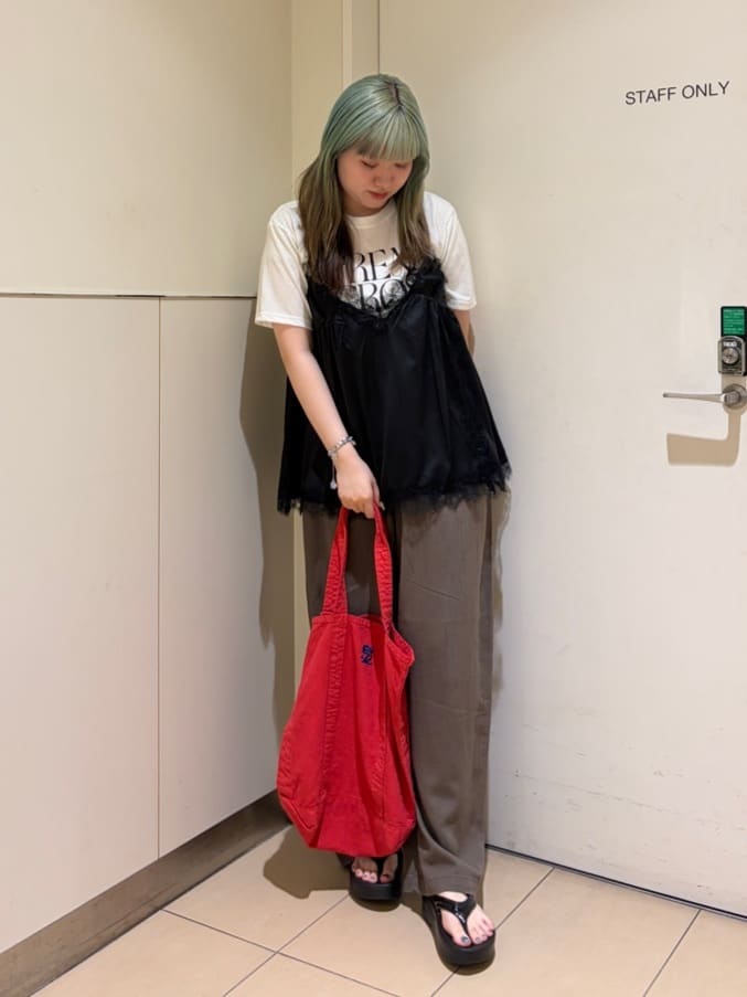 FREAK’S STOREのレースキャミ ドッキングTシャツを使ったコーディネートを紹介します。｜Rakuten Fashion(楽天ファッション／旧楽天ブランドアベニュー)7200447