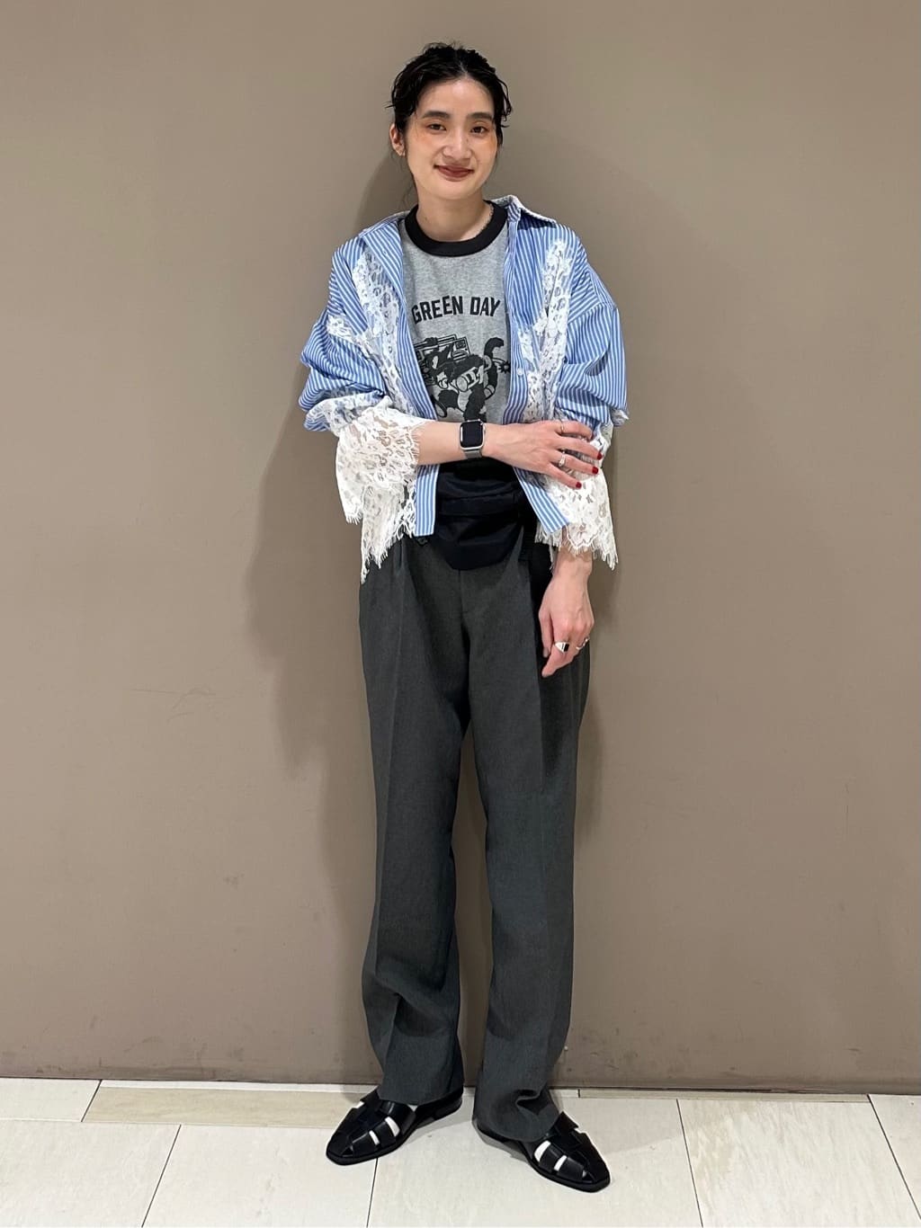 FREAK’S STOREのレースドッキング ストライプ シャツを使ったコーディネートを紹介します。｜Rakuten Fashion(楽天ファッション／旧楽天ブランドアベニュー)7202829