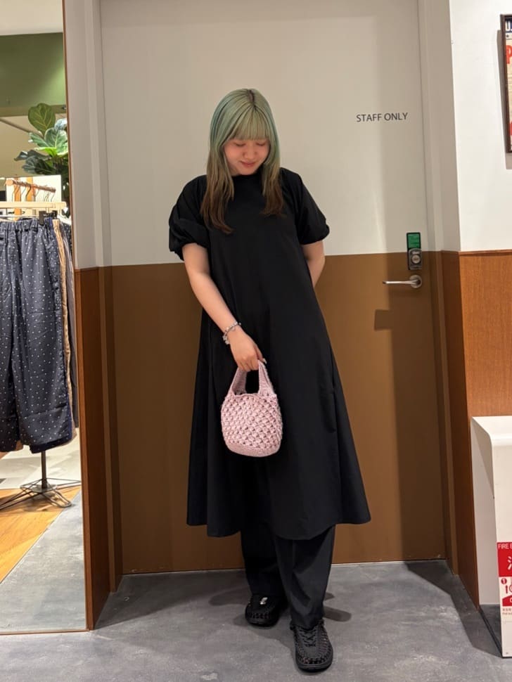 FREAK’S STOREのラメ糸手編み 2WAYバッグを使ったコーディネートを紹介します。｜Rakuten Fashion(楽天ファッション／旧楽天ブランドアベニュー)7203116