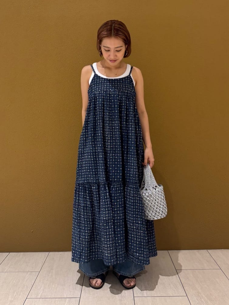 FREAK’S STOREのインド木版フラワープリントキャミドレスを使ったコーディネートを紹介します。｜Rakuten Fashion(楽天ファッション／旧楽天ブランドアベニュー)7204447