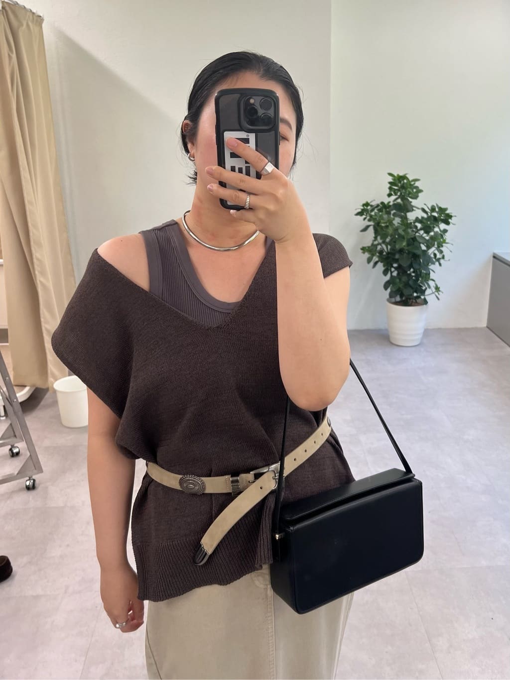 GALLARDAGALANTEのサイドスリットニットを使ったコーディネートを紹介します。｜Rakuten Fashion(楽天ファッション／旧楽天ブランドアベニュー)7204837