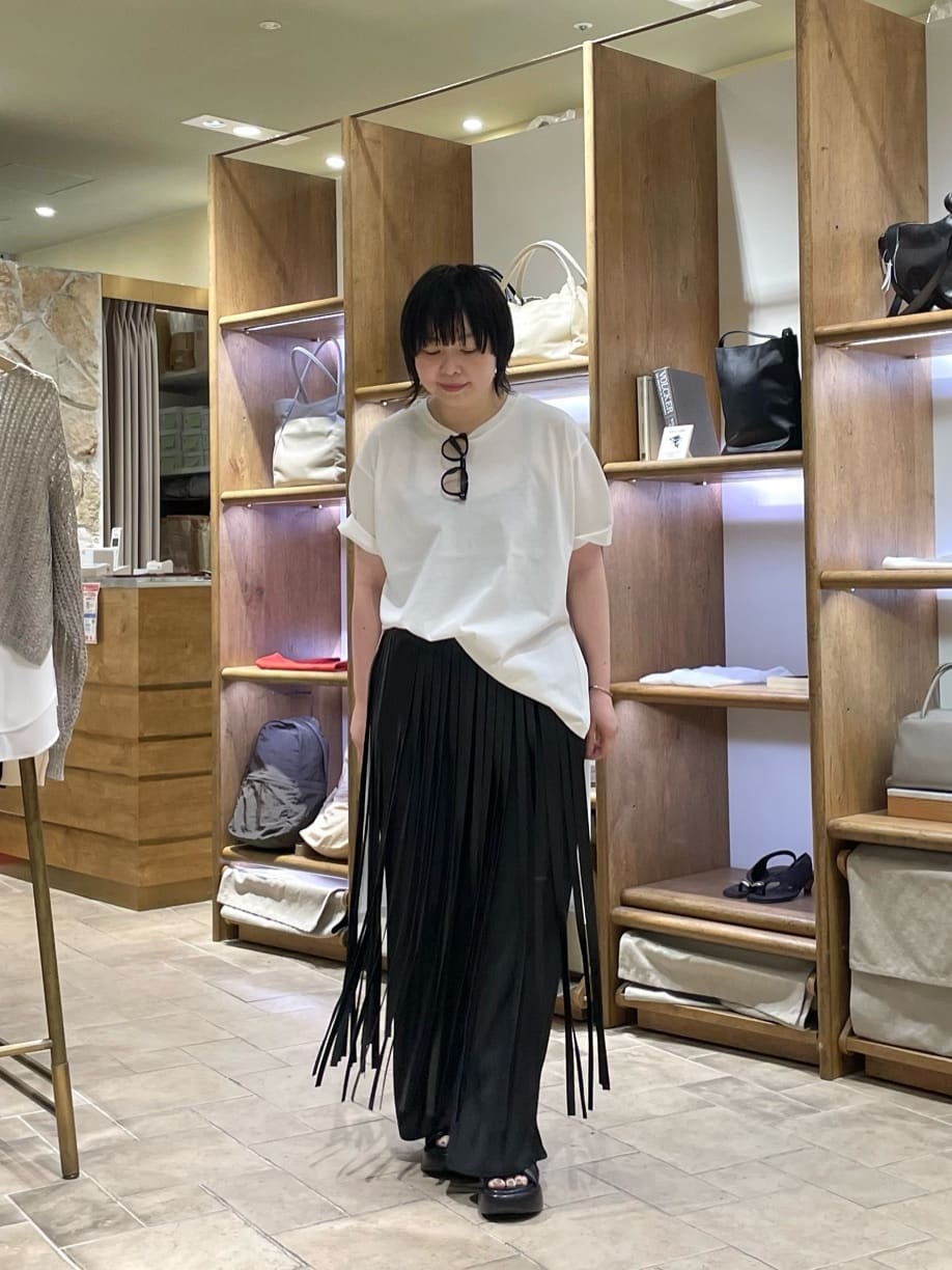 GALLARDAGALANTEの【HERITANOVUM】ロングテールTシャツを使ったコーディネートを紹介します。｜Rakuten Fashion(楽天ファッション／旧楽天ブランドアベニュー)7205950