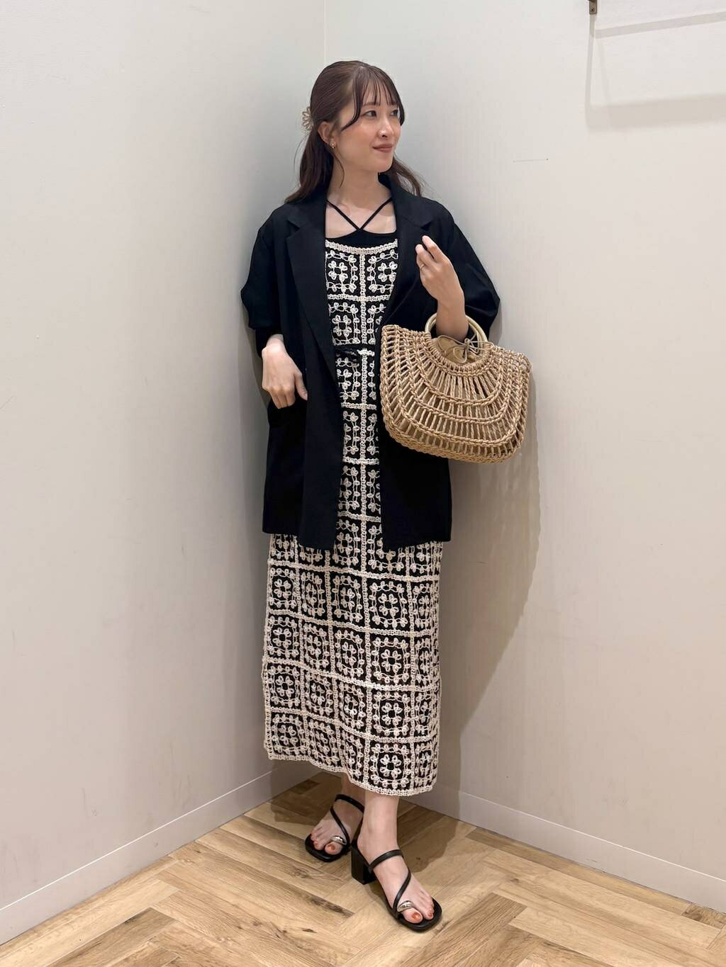 mysty womanのクロシェロングノースリーブワンピースを使ったコーディネートを紹介します。｜Rakuten Fashion(楽天ファッション／旧楽天ブランドアベニュー)7207394