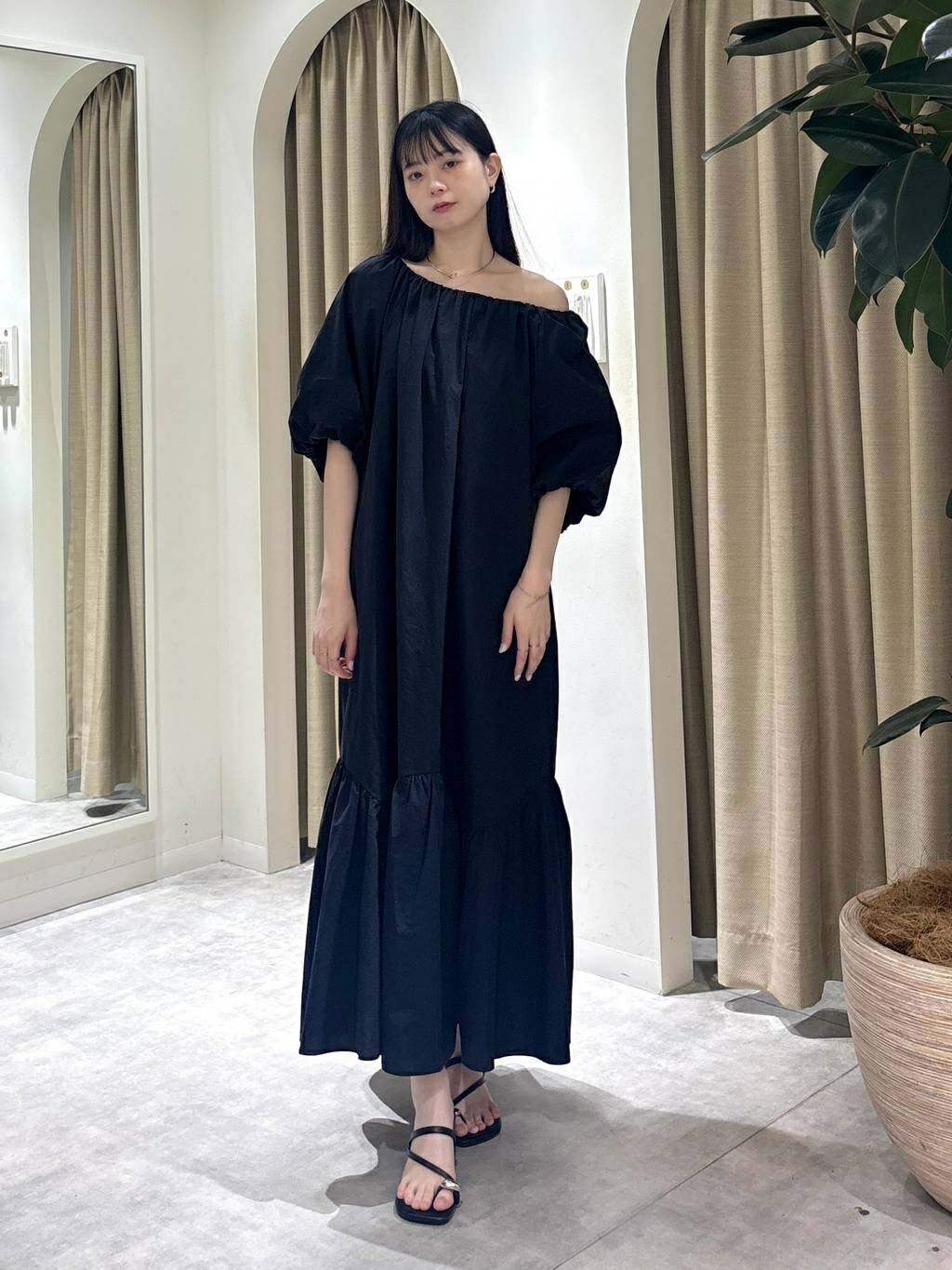 mysty womanのボリュームギャザーワンピースを使ったコーディネートを紹介します。｜Rakuten Fashion(楽天ファッション／旧楽天ブランドアベニュー)7207429
