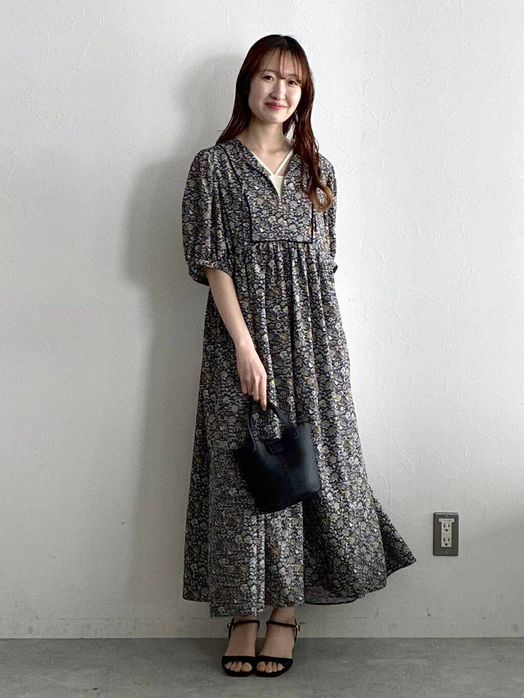 mysty womanの更紗柄ボリュームスリーブワンピースを使ったコーディネートを紹介します。｜Rakuten Fashion(楽天ファッション／旧楽天ブランドアベニュー)7207433
