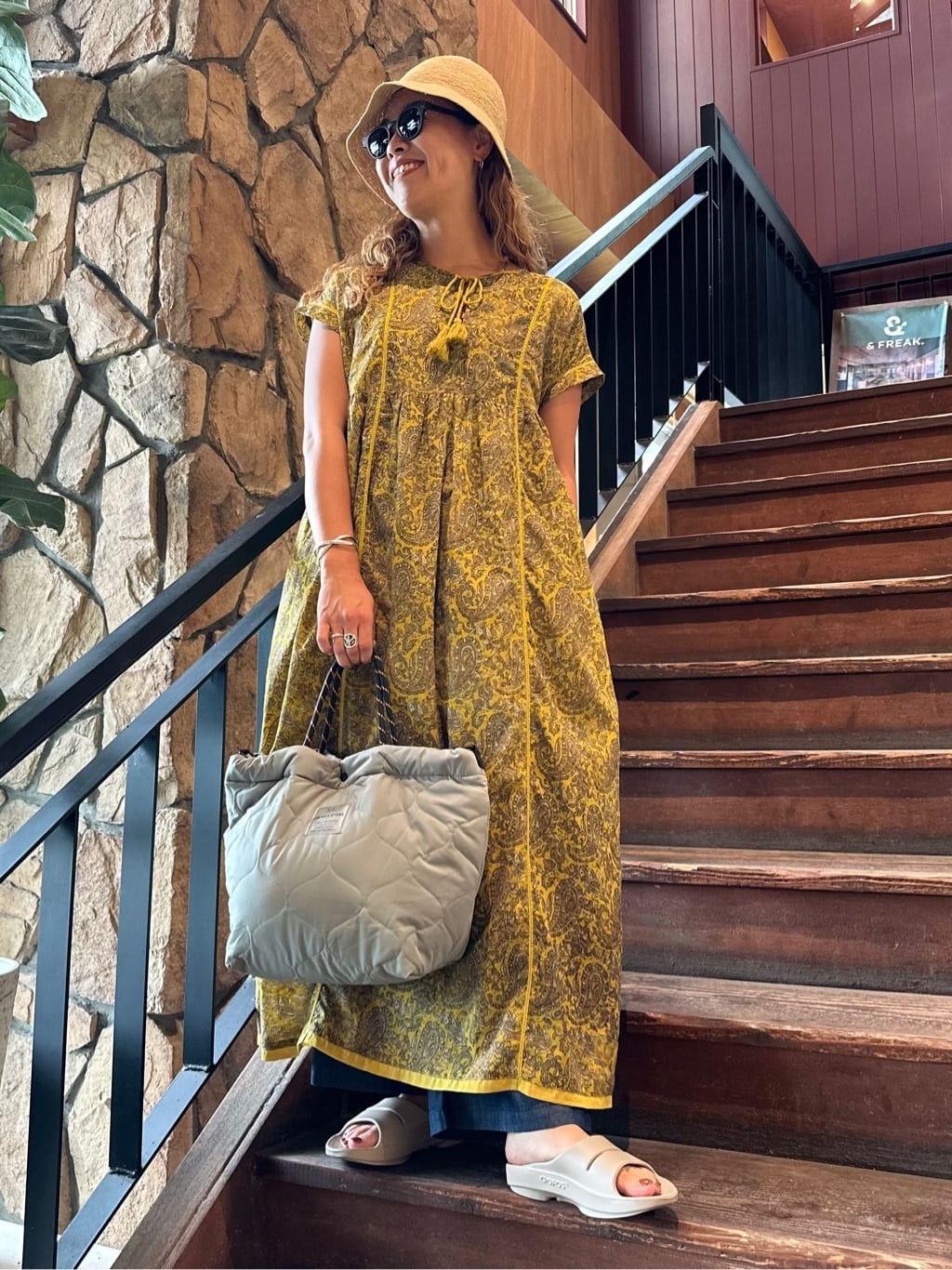 FREAK’S STOREの別注PADDED TOTE BAG/パデットトートバッグを使ったコーディネートを紹介します。｜Rakuten Fashion(楽天ファッション／旧楽天ブランドアベニュー)7209635