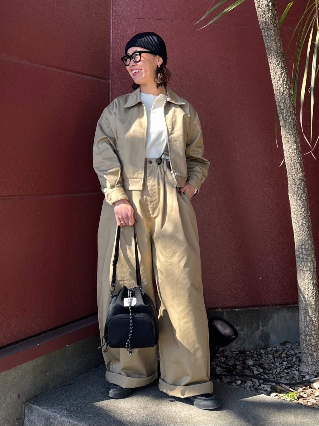 FREAK’S STOREの別注 サスペンダー付き ビッグ2タックツイルパンツ 25SSを使ったコーディネートを紹介します。｜Rakuten Fashion(楽天ファッション／旧楽天ブランドアベニュー)7209846